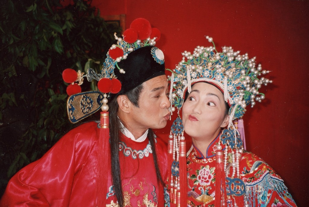 最經典的是在古裝版《皆大歡喜》的國舅爺一角，與苑瓊丹湊成一對歡喜冤家。